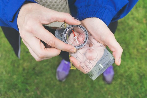 Quels appartements à Berlin incluent une visite guidée des galeries d'art et ateliers de street-art?